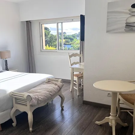 Beau Site - Cap D'antibes 4* אנטיב
